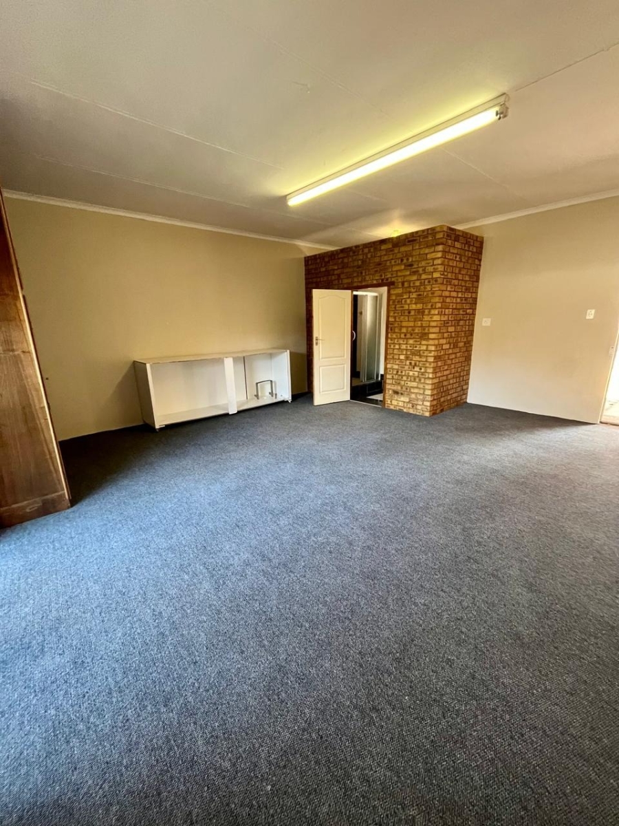 4 Bedroom Property for Sale in Flamwood North West